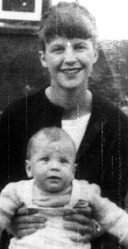 Nicholas Hughes  with mother Sylvia Plath, source  https://www.timesonline.co.uk/tol/news/uk/article5956380.ece
